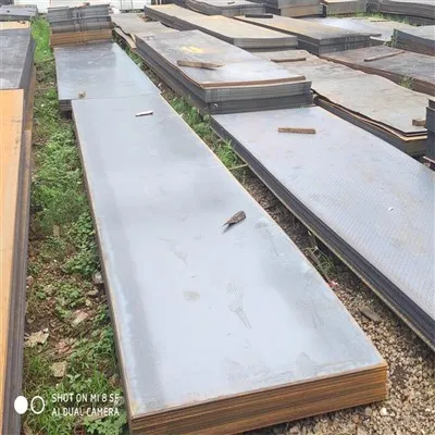 תנור עץ-בוער בחוץ